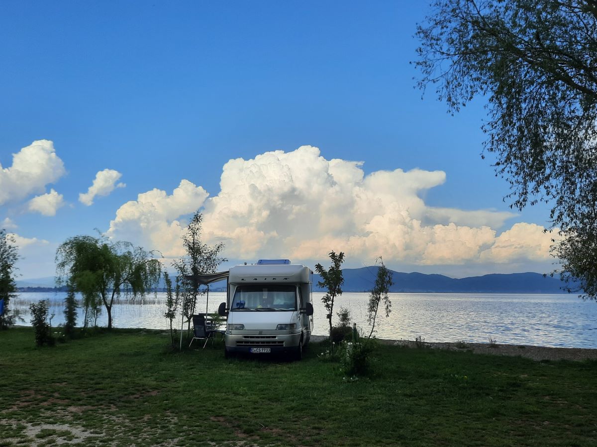 Wohnmobil am Ohridsee – einer der ältesten Seen Europas mit Stellplätzen am Ufer