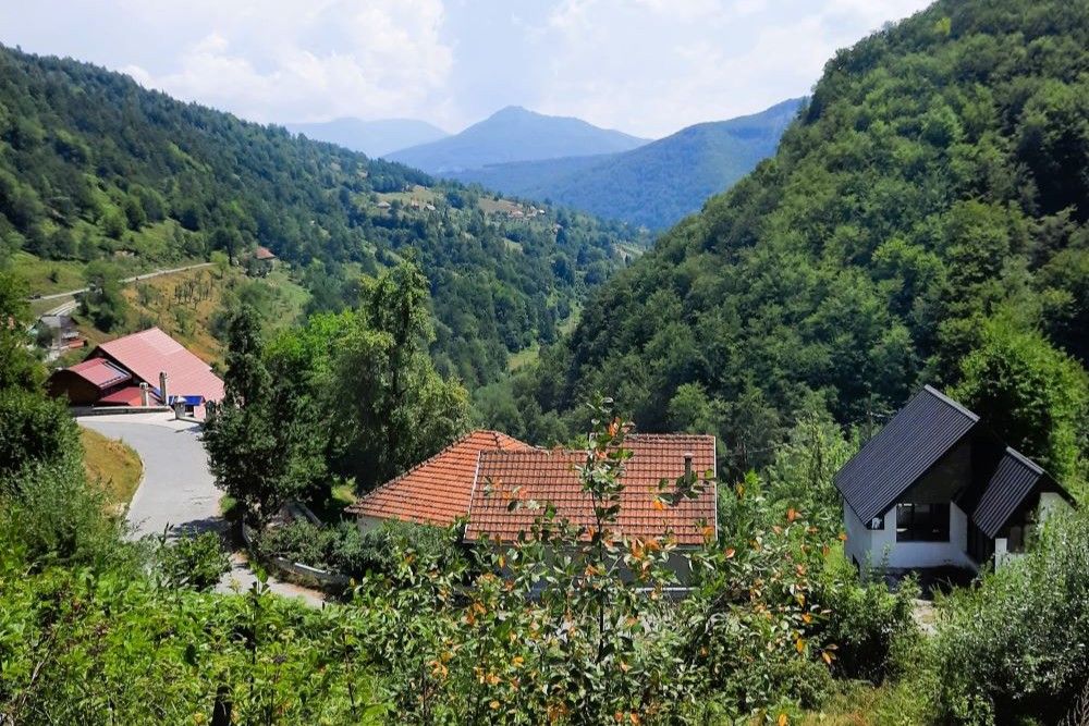 Berge in Montenegro während eines Roadtrip im Wohnmobil über den Balkan