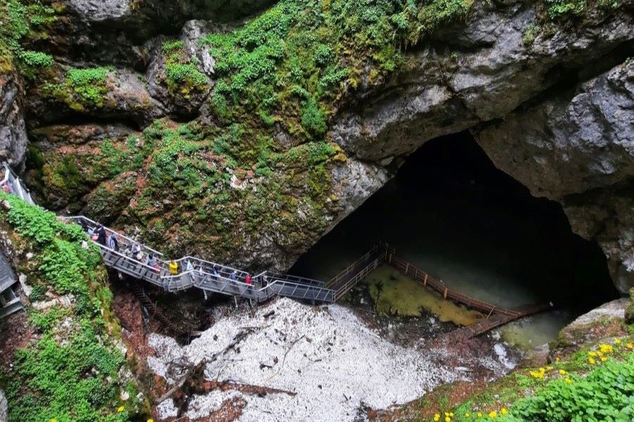 Gletschereis in der Scărișoara-Höhle – Kältewunder im Apuseni-Gebirge