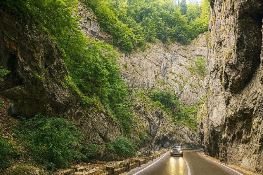 Enge Straße durch die Bicaz-Klamm