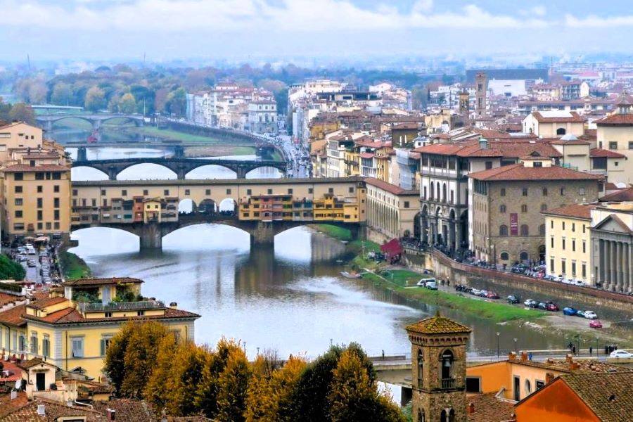 Panorama auf Florenz mit Dom und Altstadt vom Piazzale Michelangelo aus