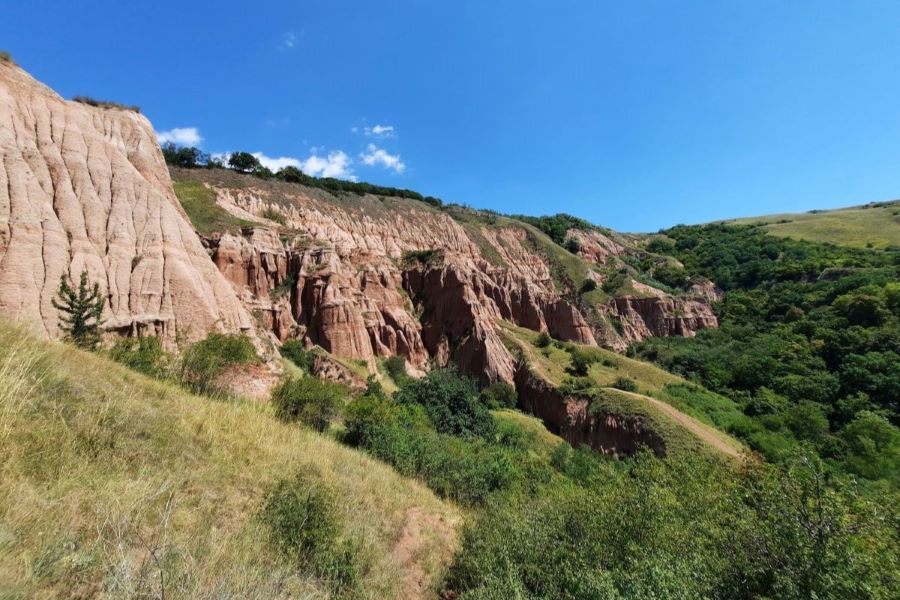 Rote Erosionsschlucht bei Sebeș – Râpa Roșie in der Mittagshitze