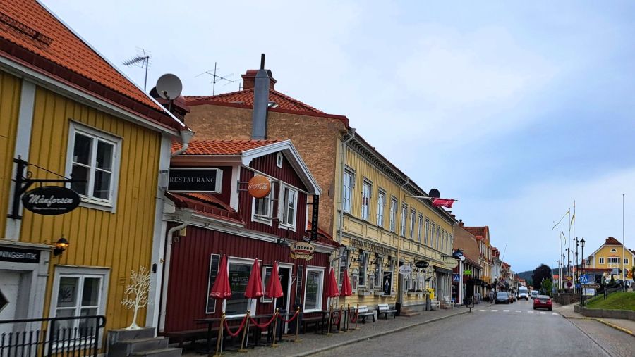 Blick auf eine Straße in Gränna, Südschweden. Hier werden die Polkagrisar-Zuckerstangen hergestellt