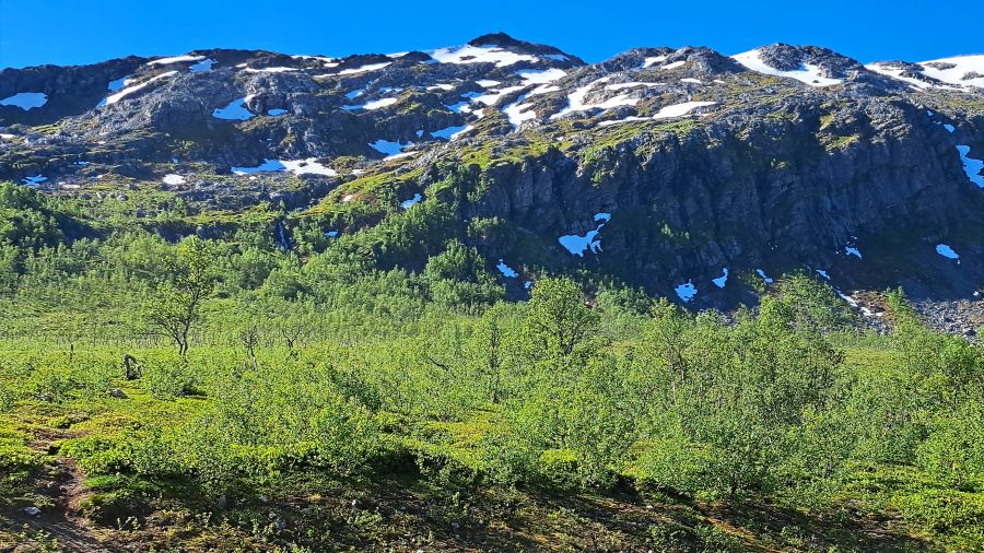 Blick vom Steinskartind Parkering auf die Bergwelt