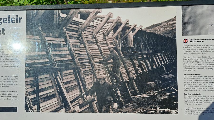 Historische Schneezäune zum Schutz der Straßen in Nordnorwegen während des Zweiten Weltkriegs