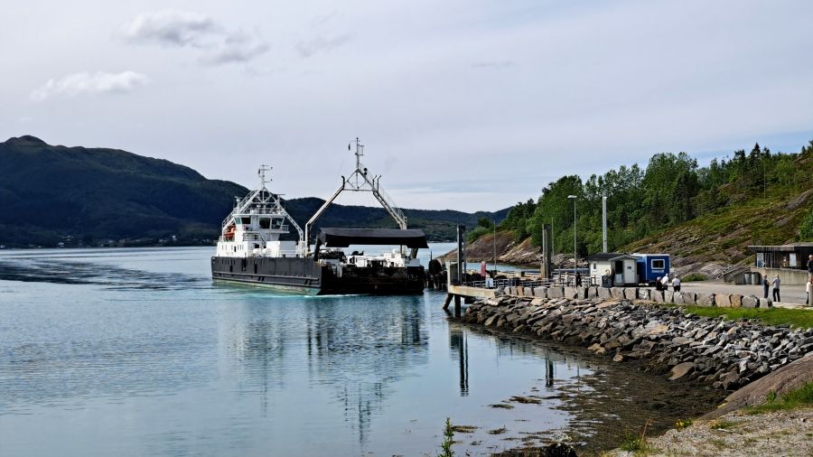 Fähre zwischen Forøy und Ågskardet