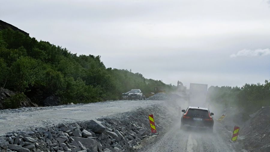 Baustelle auf der Kystriksveien in Nordnorwegen
