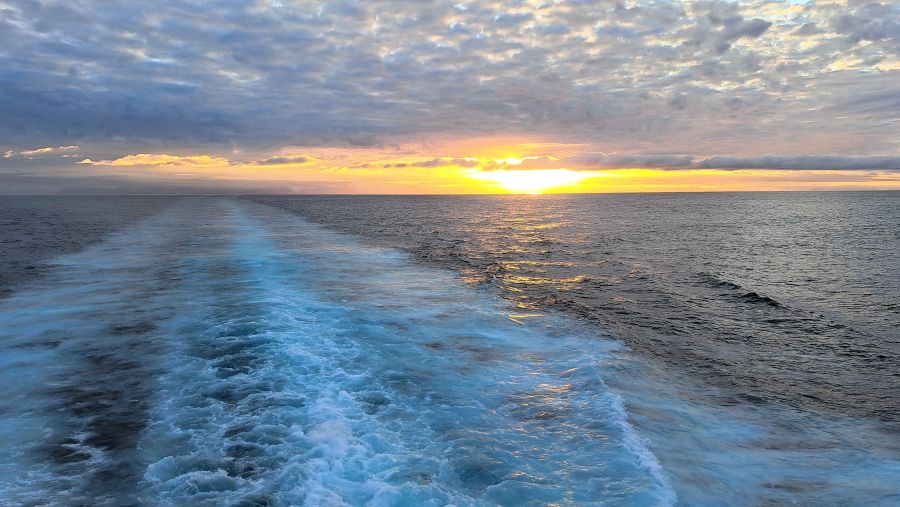 Abendstimmung während der Fährüberfahrt von Moskenes nach Bodø