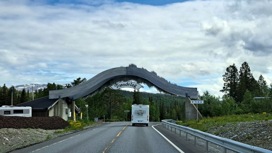 Straße am Übergang von Nordland nach Trøndelag in Norwegen