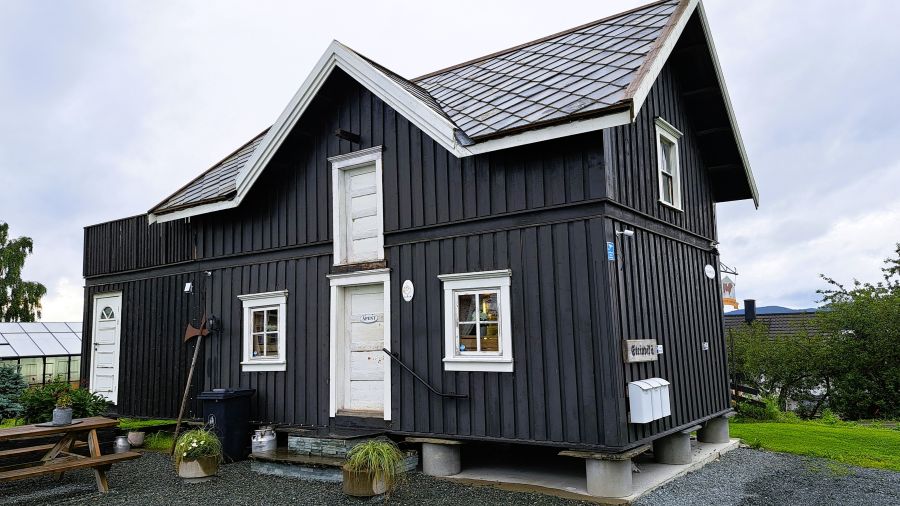 Bauernhof mit Hofladen oberhalb der Festung Steinvikholmen