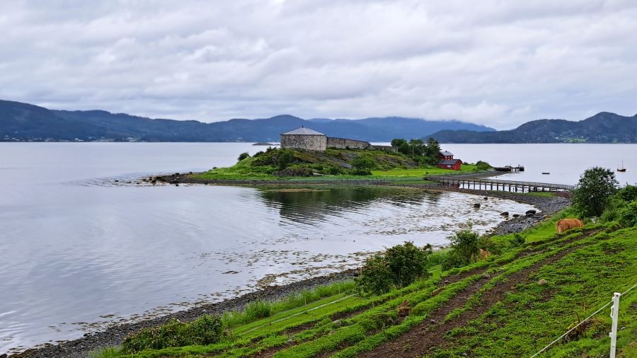 Festungsruine Steinvikholmen auf einer kleinen Insel im Åsenfjord