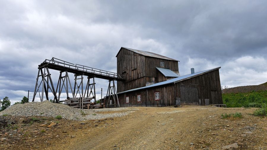 Historische Gebäude der Olavsgruva im Bergbaugebiet Storwartz bei Røros