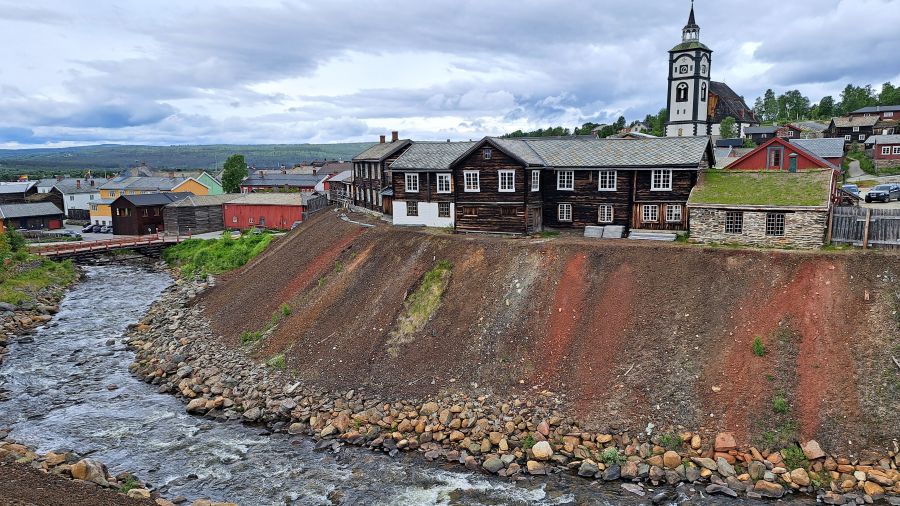 Ehemaliges Kupferwerk und historische Holzhäuser von Røros