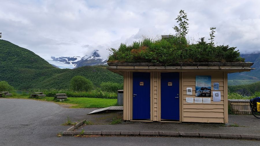 Blick auf den Svartisen vom Parkplatz Holland Turist Kontor am Holandsfjord