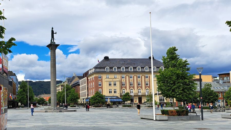 Torvet in Trondheim mit der Olav-Tryggvason-Säule