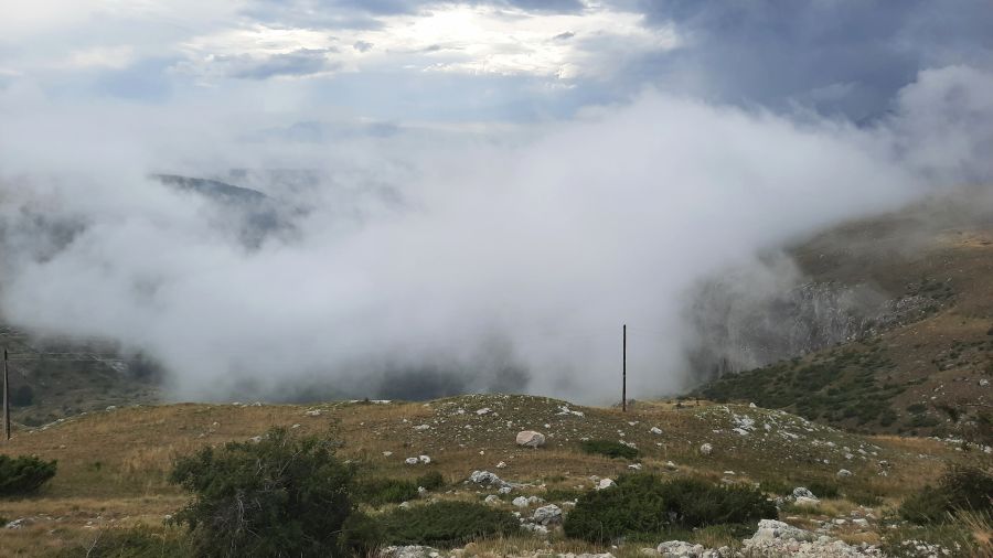 Wolken über der Hochfläche des Durmitor-Gebirges