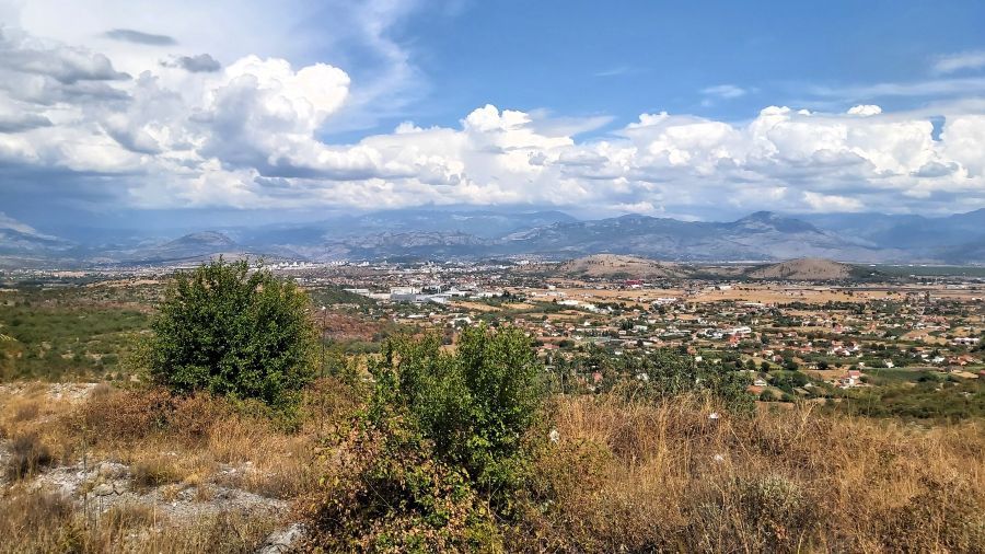 Blick über die Ebene von Podgorica in Montenegro